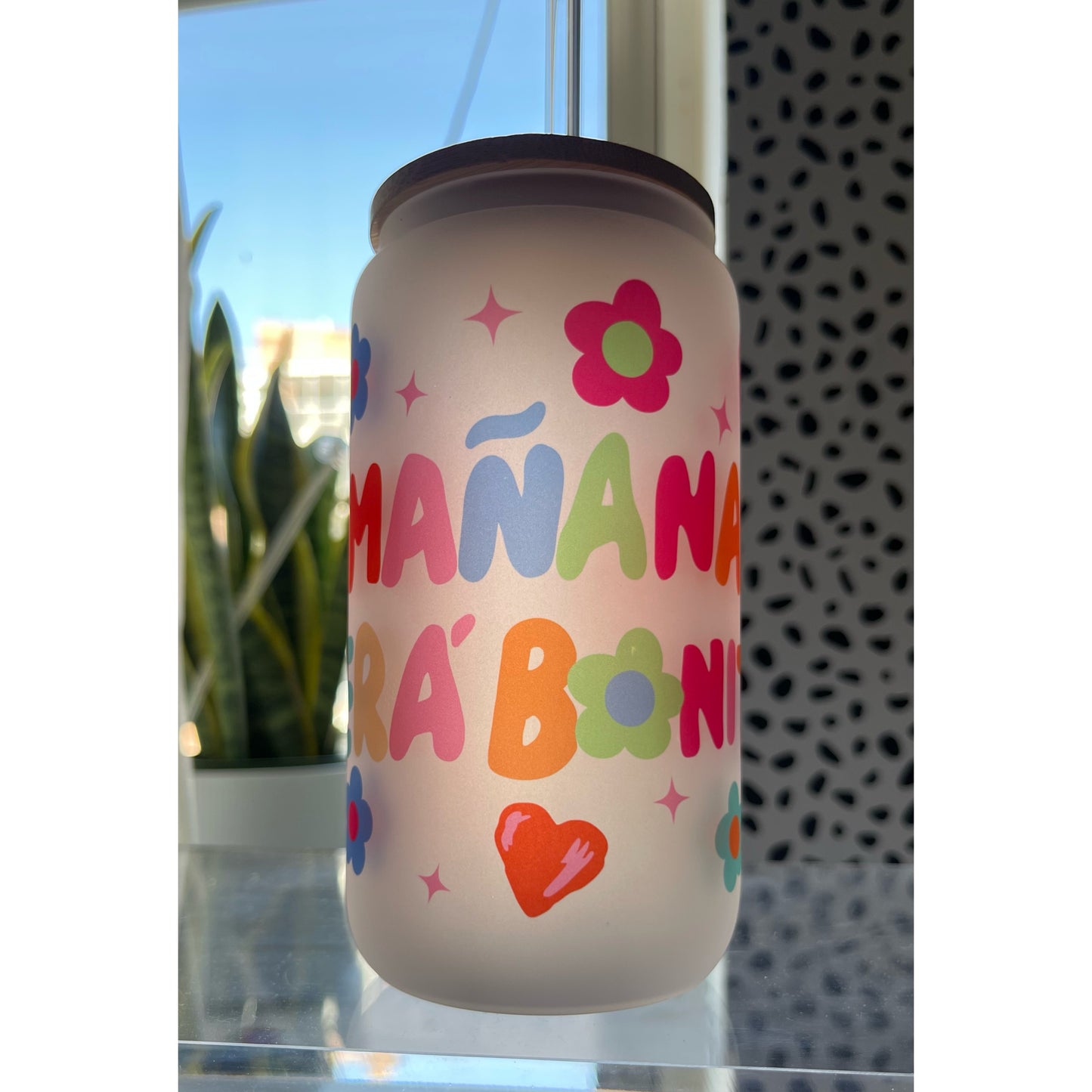 Mañana será bonito glass can